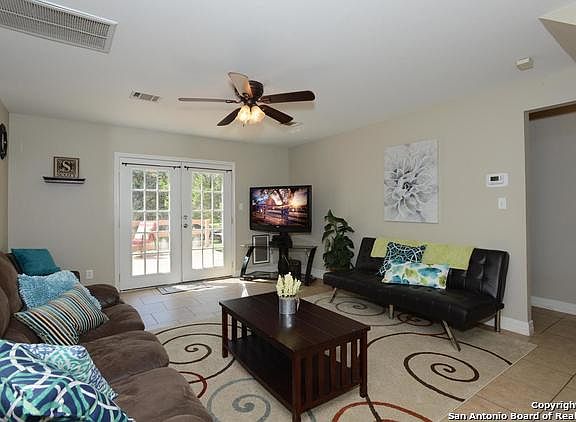 5th image of 530 E Borgfeld Dr