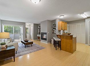 572 Blackbird Ct, Chanhassen, MN 55317