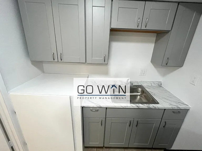 1626 W Denton Ln — Photo 3