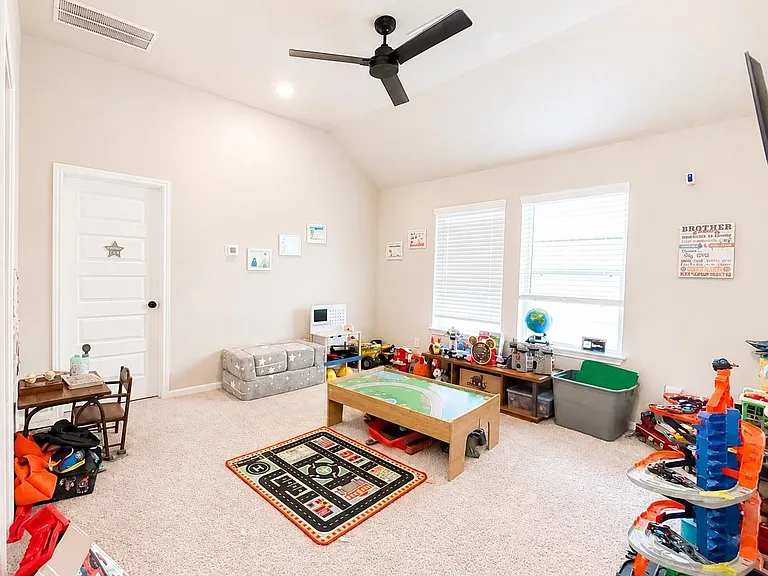 377 Selah Ct — Photo 8
