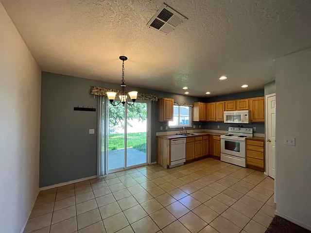 13834 Mesa St — Photo 3