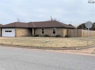1300 Parliament St, Burkburnett, TX 76354
