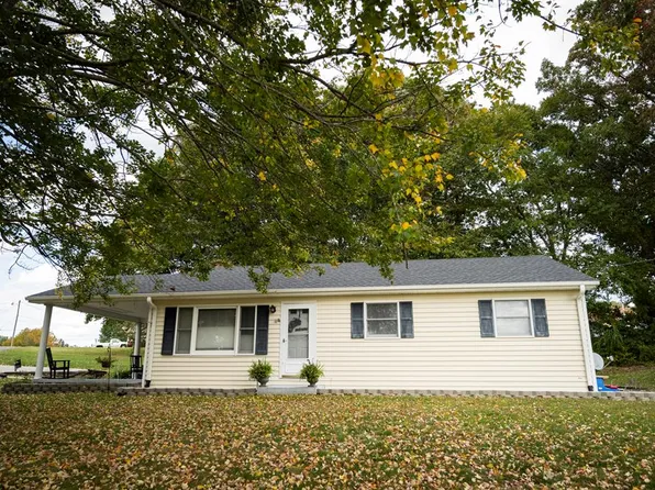 617 Cranberry St, Hillsville, VA 24343