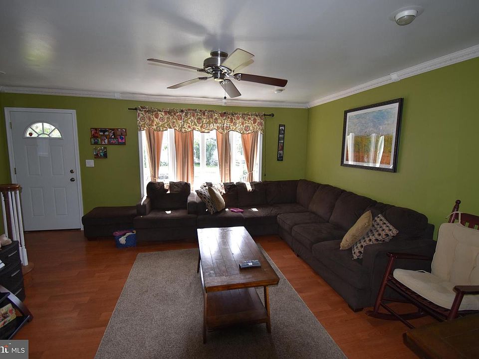 2nd image of 821 Grant Ave