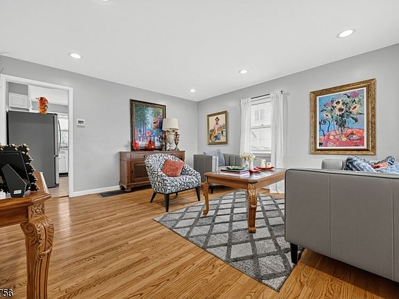 5th image of 258 E 22Nd St