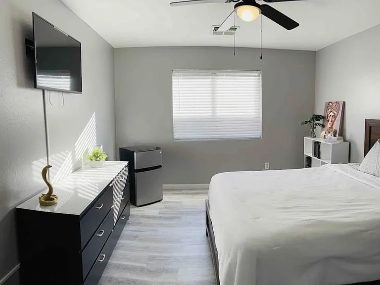 2437 E Jones Ave #2 — Photo 3