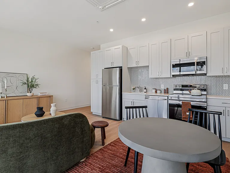 7 West 7th Apartments — Photo 18