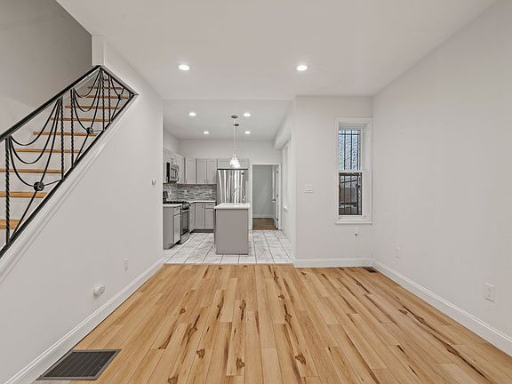 5th image of 1630 Edgley St