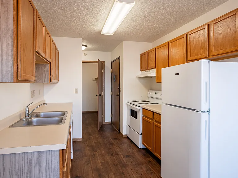 Fargo, ND Fieldstone Apartments | 21A | Kitchen