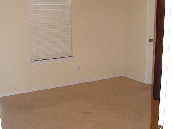 4th image of 513 S Oak Dr