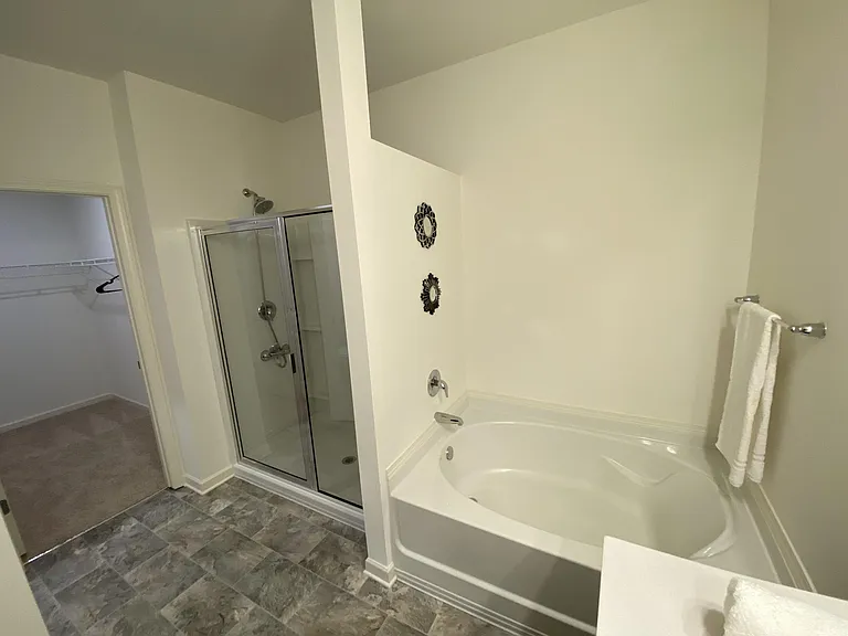 4022 Waterford Pkwy — Photo 20