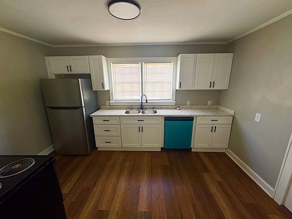 3rd image of 712 Highland Park Dr
