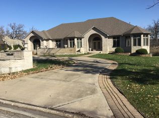 304 Royal Oak Dr, Steger, IL 60475