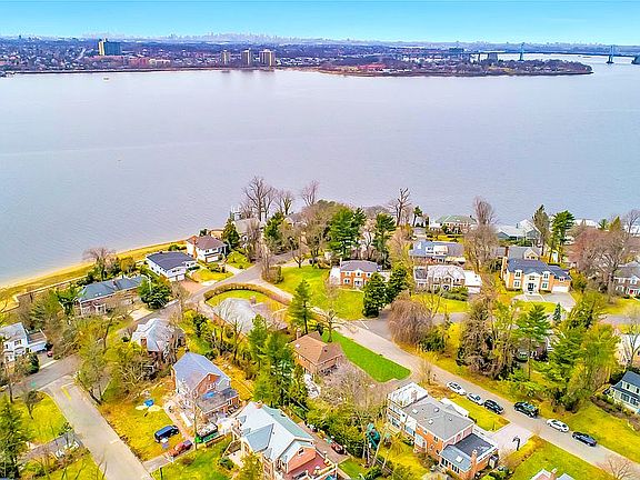 3rd image of 41 Bayside Dr