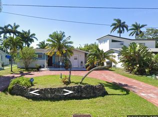 305 SW 8th St, Hallandale Beach, FL 33009