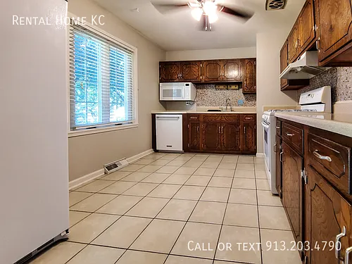 9010 W 101st St — Photo 10