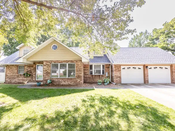 407 Jackson St, Mascoutah, IL 62258