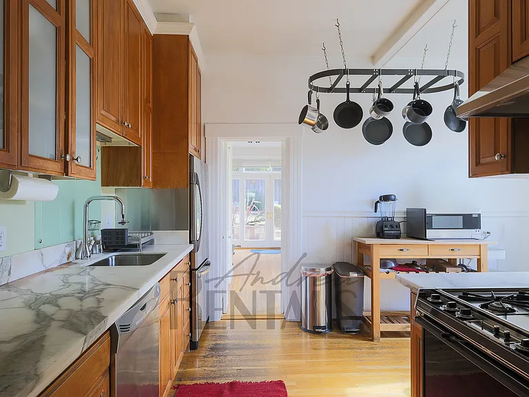 1029 Rhode Island St — Photo 9