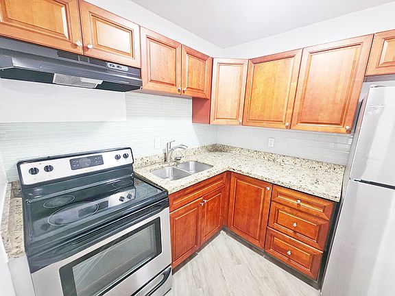 3rd image of 519 W Kalmia Dr #3