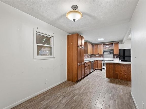 4th image of 511 N 82nd St