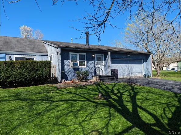 8219 Erskine Dr, Bridgeport, NY 13030