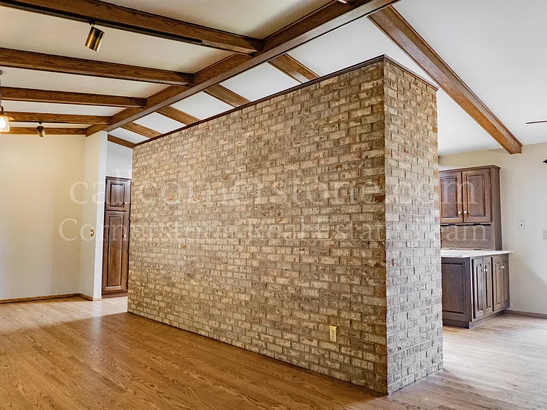 3427 Clubheights Dr — Photo 4