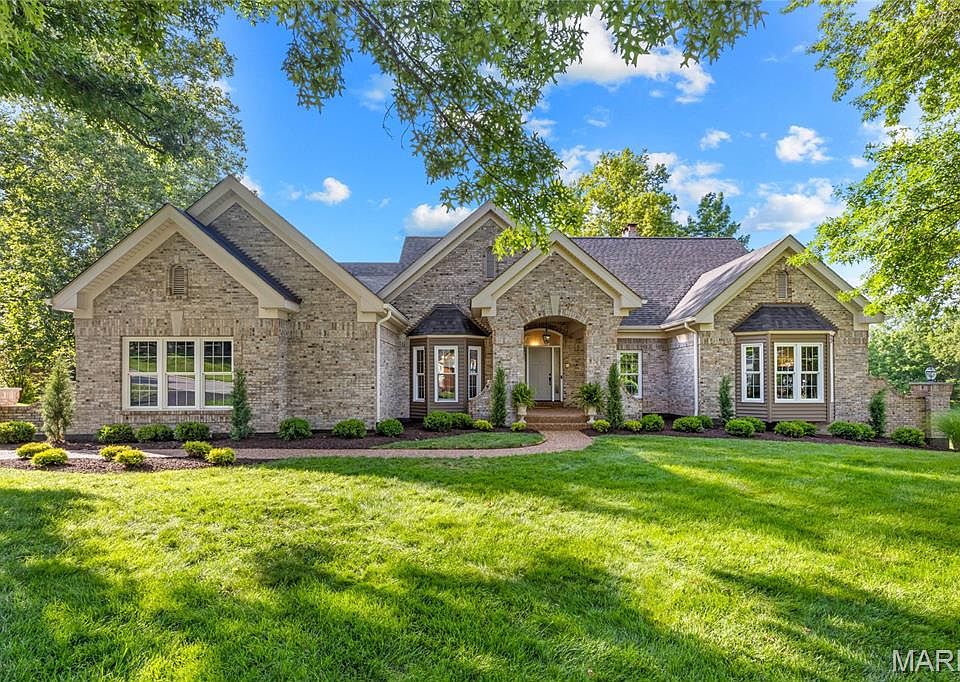 1st image of 684 Clifden Dr