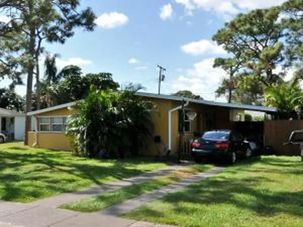 212 NE Entrada Avenue, Port St Lucie, FL 34952