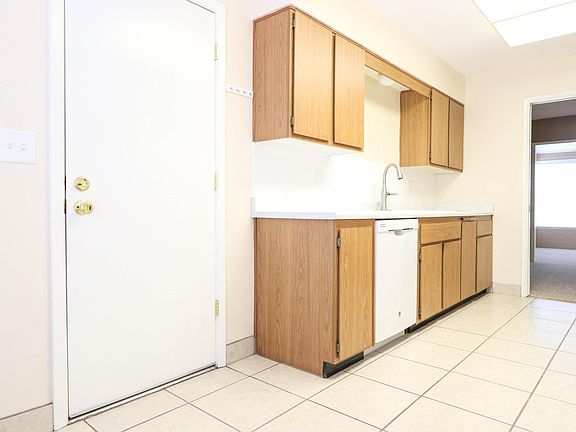 4th image of 10943 W Tropicana Cir