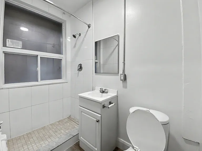 404 Elgin St — Photo 10