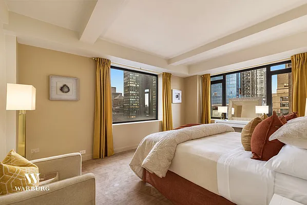 Sold by Warburg | media 6