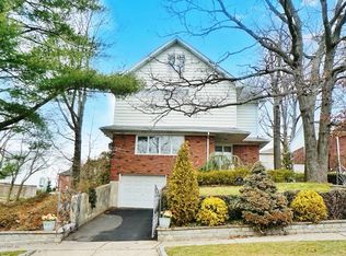 41 Schmidts Ln, Staten Island, NY 10314