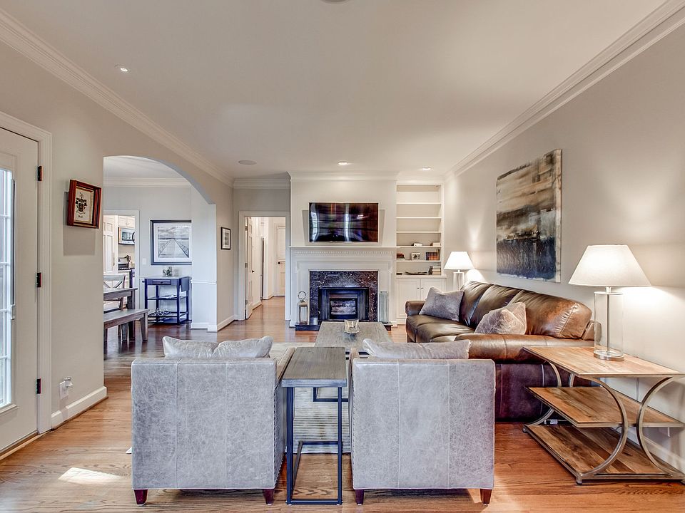 1st image of 374 Elmington Ave