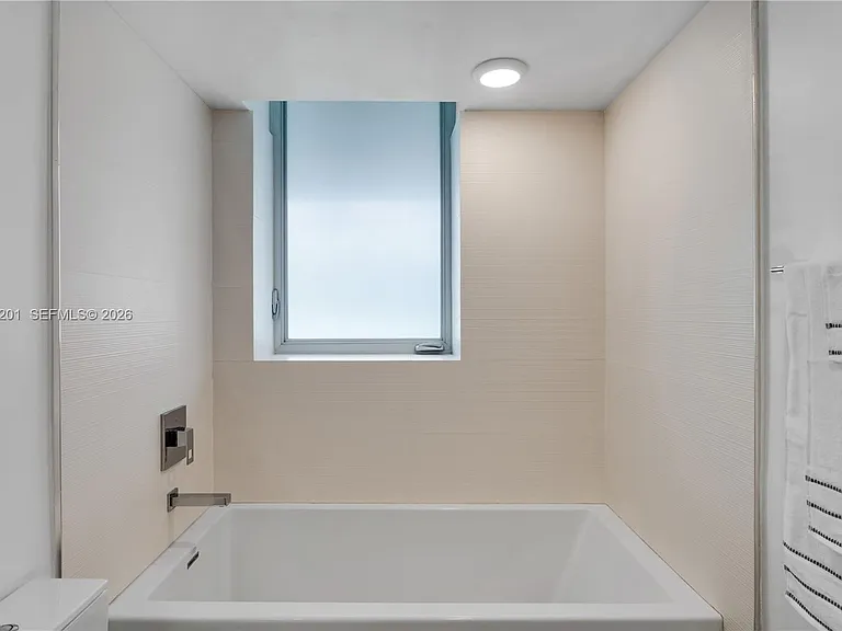 9261 E Bay Harbor Dr #607 — Photo 26