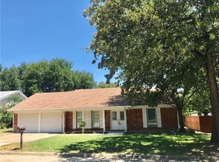 85 Regents Park Ct, Bedford, TX 76022