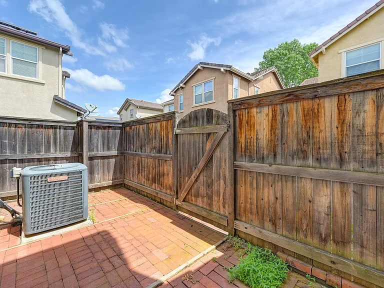 24 Crystalwood Cir — Photo 6