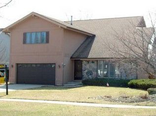 1077 Barlina Rd, Crystal Lake, IL 60014