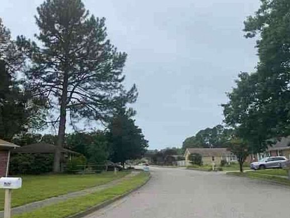 Exterior Neighborhood (street photo)