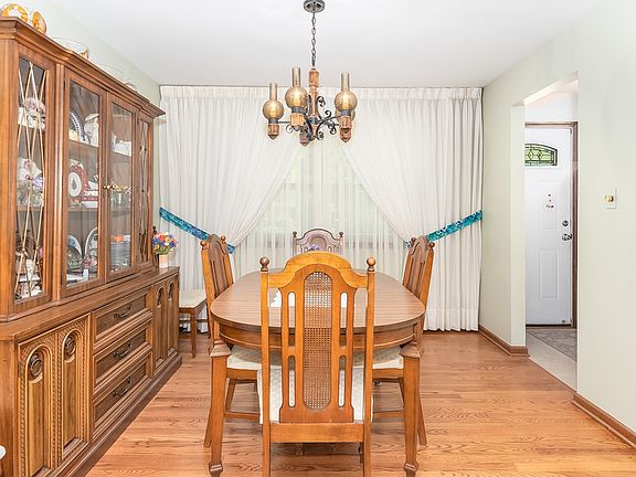 5th image of 516 Claremont Dr