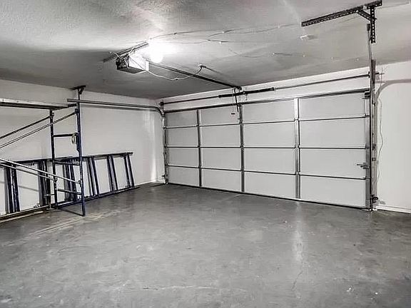 2nd image of 5105 Vandelia St