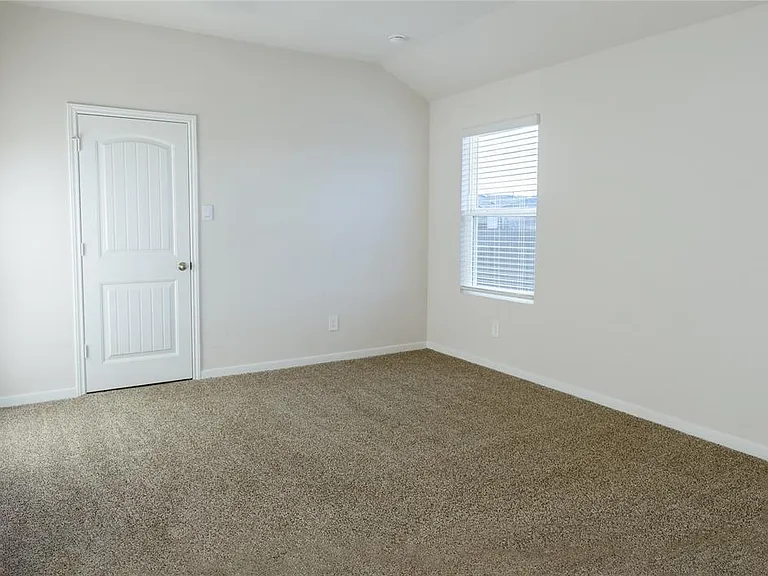 401 Abbey Ln — Photo 9