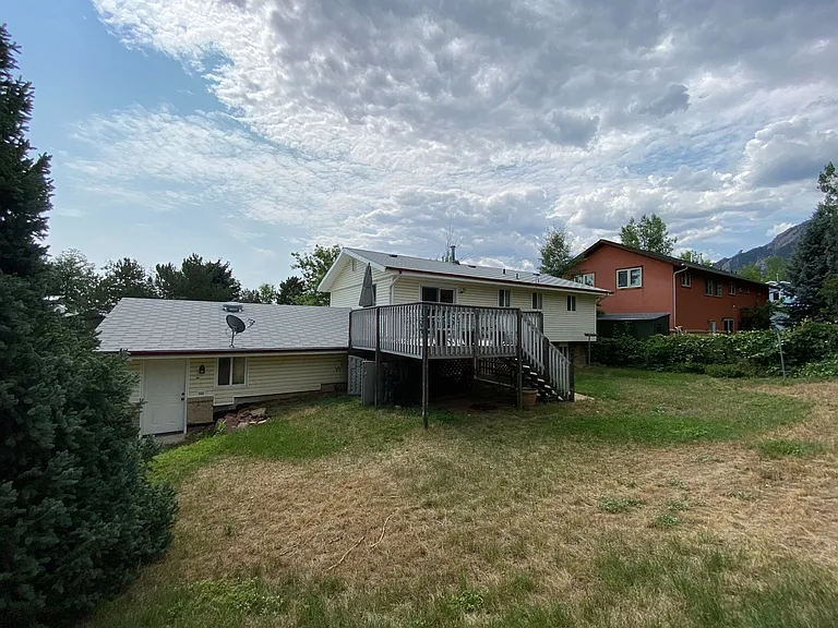 675 Ithaca Dr — Photo 3