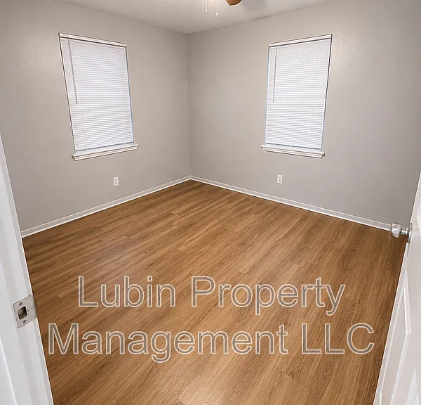 2455 Douglass Ave — Photo 3