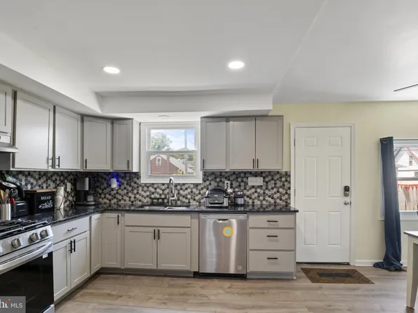 13 2nd Ave, Claymont, DE 19703