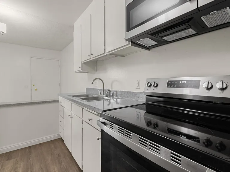 Park Place Apartments — Photo 27