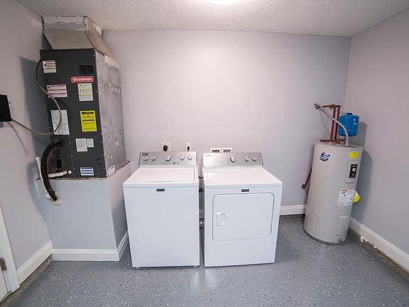 1 car garage with washer and dryer