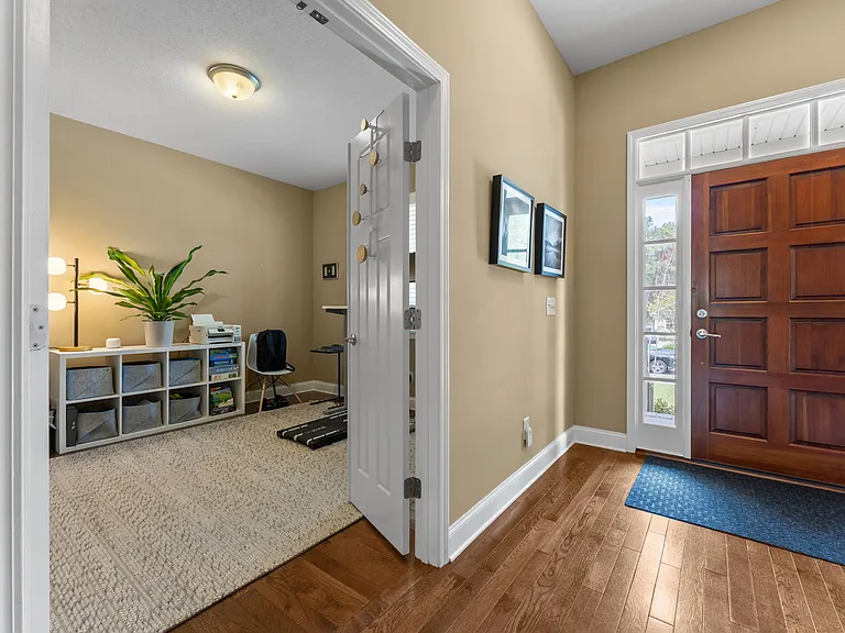155 Devon Cir — Photo 15