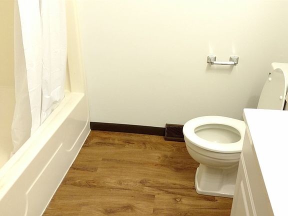 4th image of 65 E Main St APT 4
