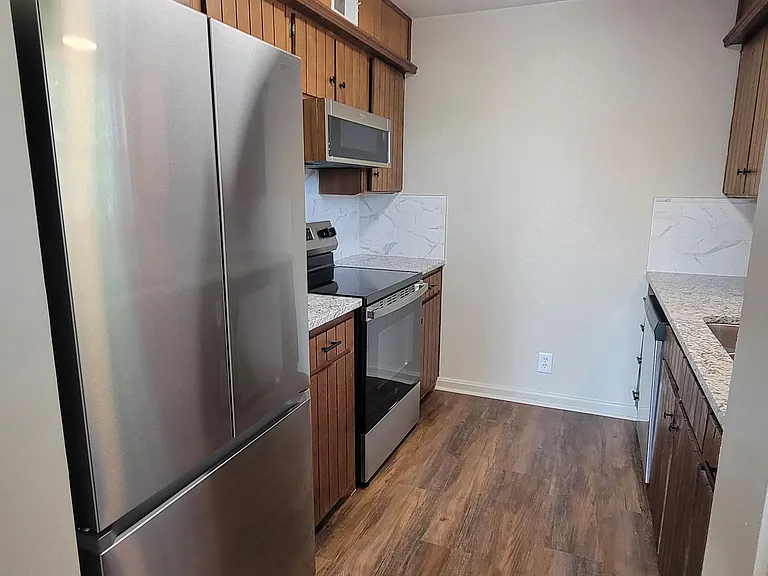 800-804 Laurelwood Dr — Photo 7