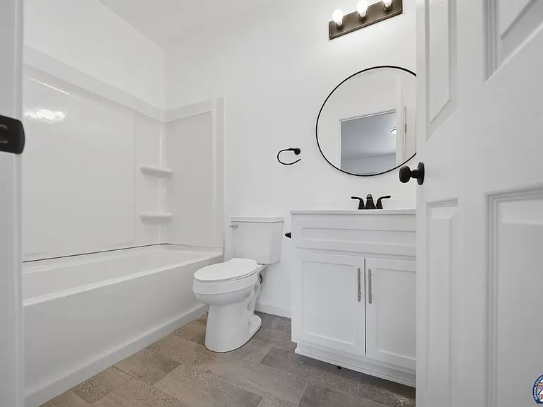1077 Wozencraft St #3 — Photo 11